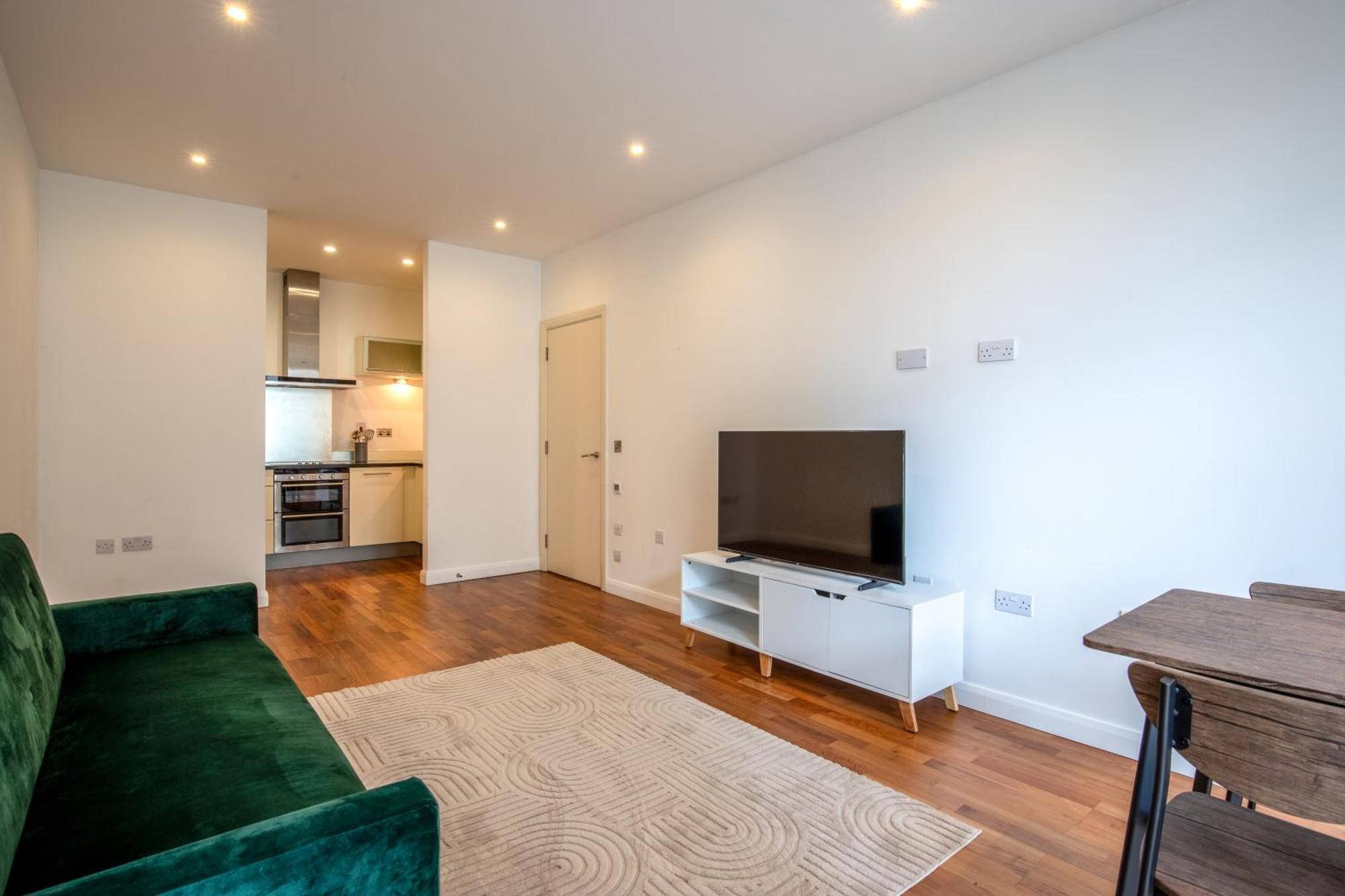 Londwell, Canary Wharf Boutique Balcony Apartment